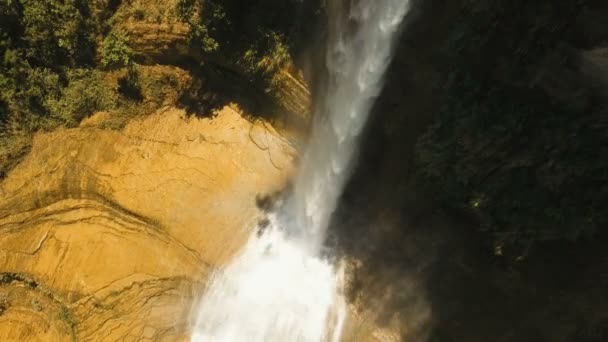 Krásný tropický vodopád. Filipíny Bohol island. — Stock video