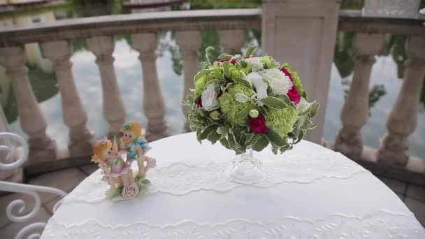 Bouquet de mariage de la mariée . — Video