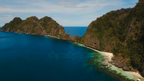 Тропический остров и песчаные пляжи, вид с воздуха. Эль-Нидо — стоковое видео