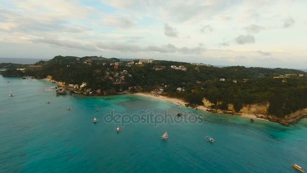 Krásný západ slunce nad mořem, letecký pohled. Boracay island Filipíny. — Stock video