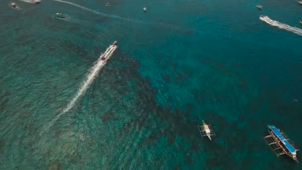 ビーチリゾートの海の魅力｜ボラカイ島フィリピン. — ストック動画