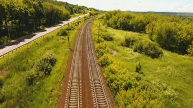 Demiryolu üzerinde havadan görünümü