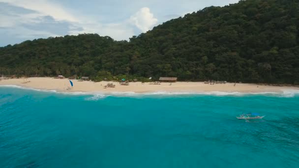 熱帯の島の空中ビューの美しいビーチ。ボラカイ島フィリピン. — ストック動画