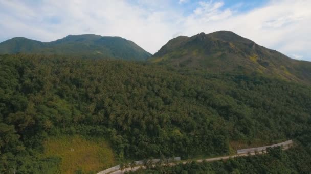 Tropikal orman dağlarda. Camiguin Adası Filipinler. — Stok video