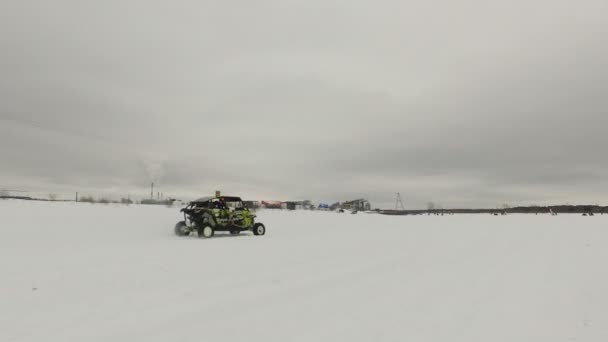 Kış off-road yarış. Buggy yarış. — Stok video