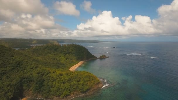 Letecký pohled na tropické laguny, moře, pláže. Tropický ostrov. Catanduanes, Filipíny. — Stock video