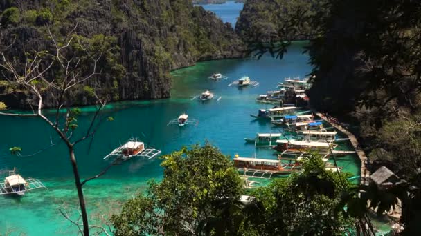 Gyönyörű lagúna Kayangan tó, Fülöp-szigetek, Coron, Palawan. — Stock videók
