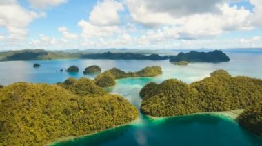 Havadan görünümü tropikal lagün, deniz, plaj. Tropik ada. Siargao, Türkiye.