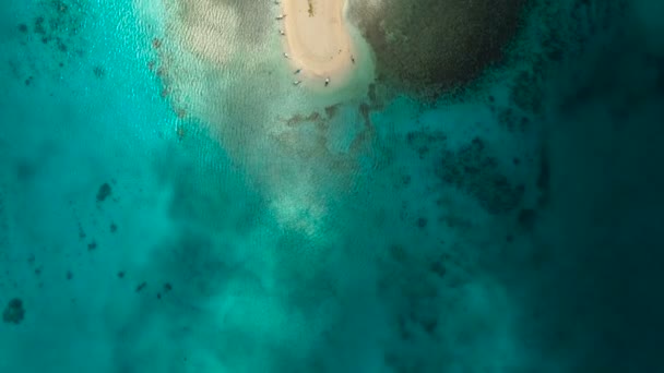 Piękny widok z lotu ptaka plaży na tropikalnej wyspie. Siargao island, Filipiny. — Wideo stockowe