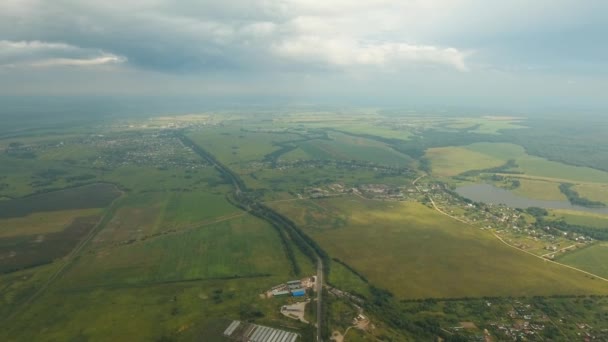 Aerial View.Landscape i fältet sjö. — Stockvideo