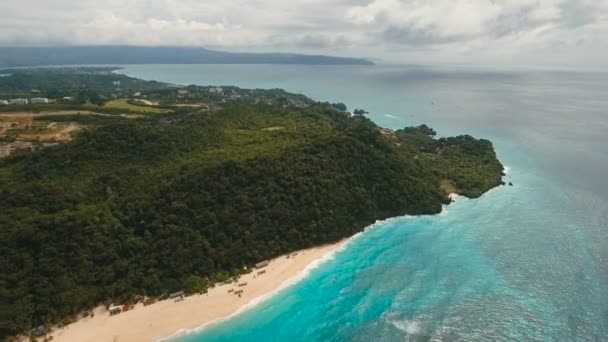 Vista aérea hermosa playa en la isla tropical. Isla de Boracay Filipinas. — Vídeos de Stock