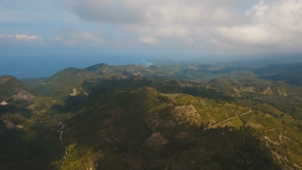 Tropikal ormanlı dağlar. Filipinler Cebu Adası. — Stok video