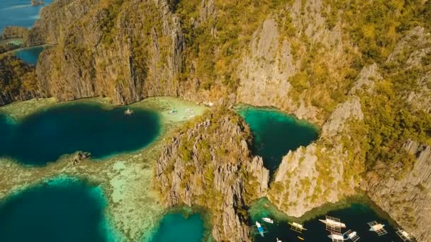 Vista aérea Laguna gemela, mar, playa. Isla tropical. Busuanga, Palawan, Filipinas . — Vídeos de Stock