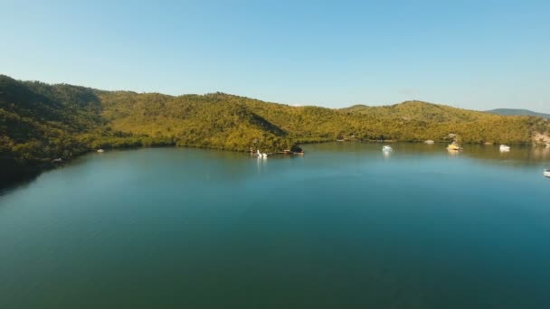 Tropikalne morze bay. Widok z lotu ptaka: Seascape Busuanga, Palawan, Filipiny. — Wideo stockowe