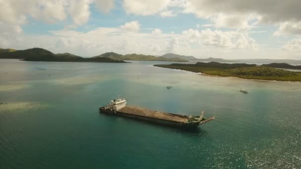 Teher- és személyhajók árutovábbítási Dapa városra légi kikötő. Siargao sziget, Fülöp-szigetek. — Stock videók