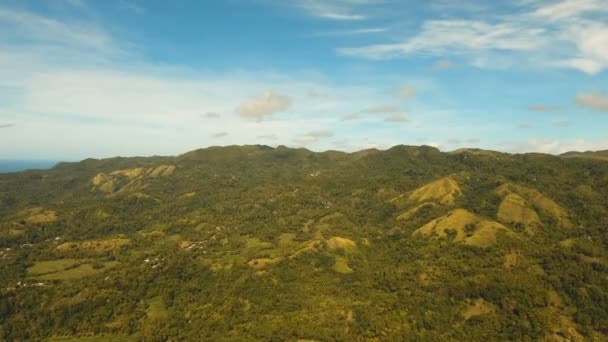 Tropikal orman ile Dağları. Filipinler Siargao Adası. — Stok video