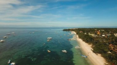 Tropikal Bohol adasındaki güzel Alona plajı. Filipinler.