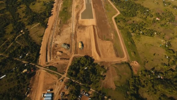 Bouw van een nieuwe luchthaventerminal. Filippijnen, Bohol, Panglao. — Stockvideo