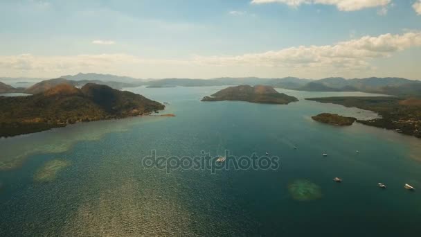 Letecký výhled tropické laguny, moře, pláž. Tropický ostrov. Busuanga, Palawan, Filipíny. — Stock video