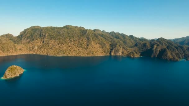 Vista aérea laguna tropical, mar, playa. Isla tropical. Busuanga, Palawan, Filipinas. — Vídeos de Stock