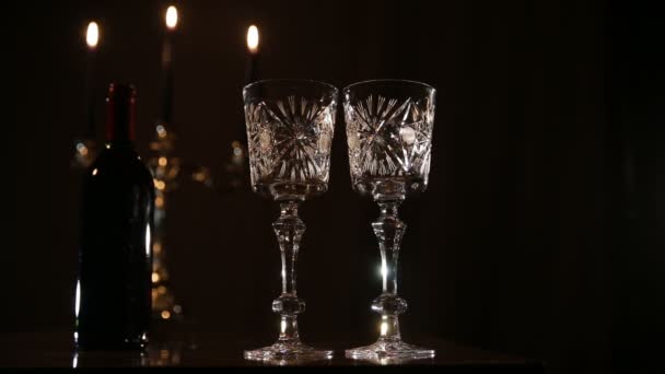 Романтический вечер с вином . — стоковое видео