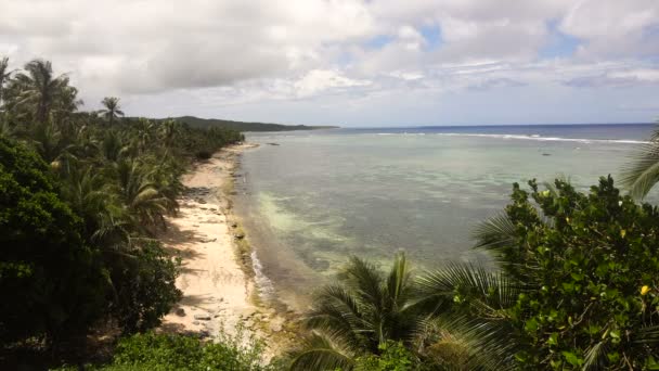 Пляж на тропическом острове. Филиппины, Siargao. — стоковое видео