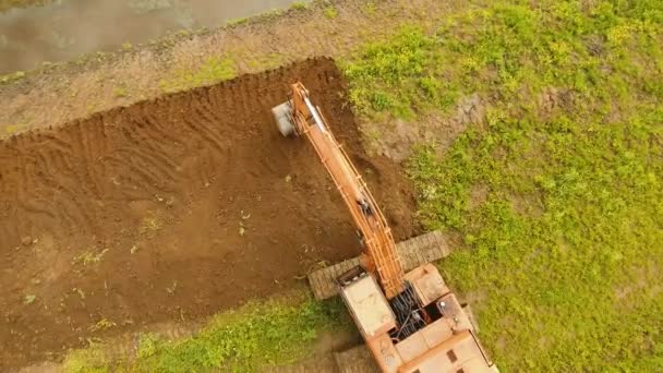 Excavator digging a trench in the field.Aerial video. — Stock Video