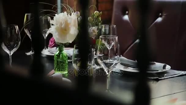 お祝いの結婚式のテーブル. — ストック動画