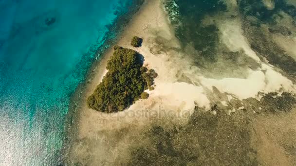 Antenne bekijken prachtige tropische eiland. Filippijnen. — Stockvideo