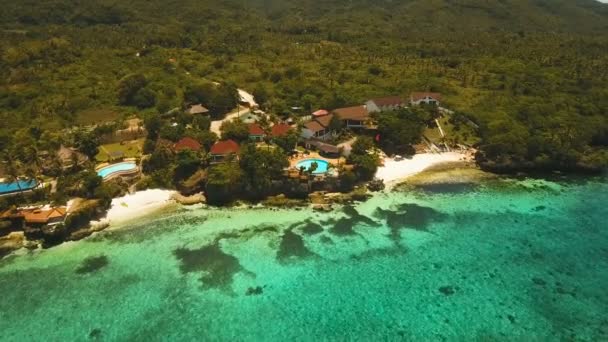 Pantai indah pemandangan udara di sebuah pulau tropis. Filipina, Anda daerah . — Stok Video