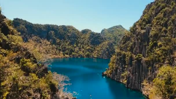 Berg sjö Barracuda på en tropisk ö, Filippinerna, Coron, Palawan. — Stockvideo