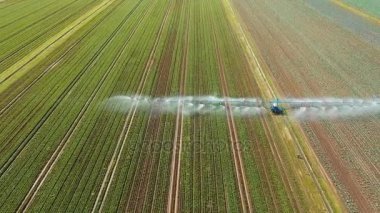 Tarım arazisindeki sulama sistemi.