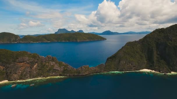 Île tropicale et plages de sable, vue aérienne. El Nido 