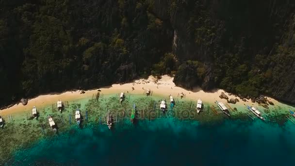 Hermosa laguna tropical, vista aérea. Isla tropical . — Vídeos de Stock