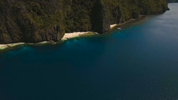 Bella laguna tropicale, vista aerea. Isola tropicale . — Video Stock