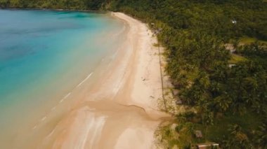 Hava güzel bir plaj tropikal bir adada görüntüleyin. Filipinler, El Nido.