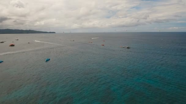 Atracción marina en el complejo playero.Isla de Boracay Filipinas. — Vídeo de stock