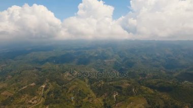 Tropikal ormanlı dağlar. Filipinler Cebu Adası.