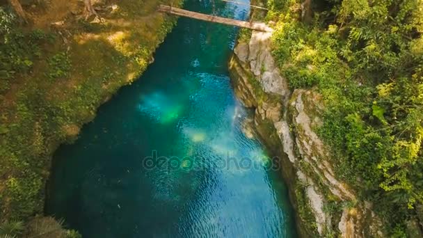 Hermosa cascada tropical. Filipinas Isla de Cebú . — Vídeos de Stock