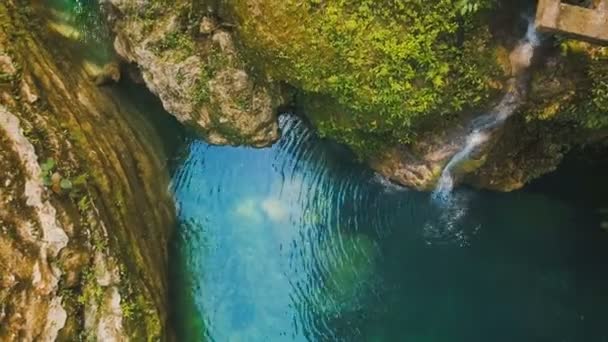 Hermosa cascada tropical. Filipinas Isla de Cebú . — Vídeos de Stock