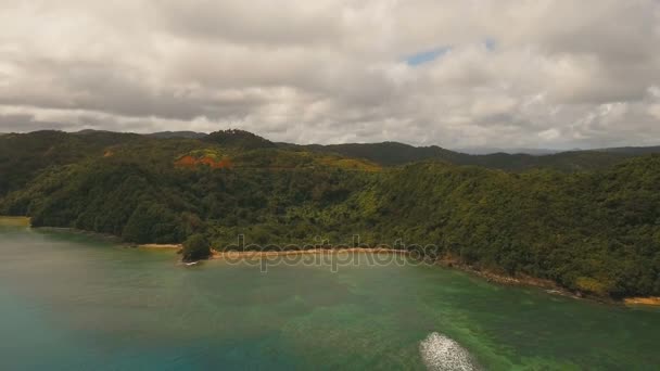 Vista aérea laguna tropical, mar, playa. Isla tropical. Catanduanes, Filipinas . — Vídeo de stock