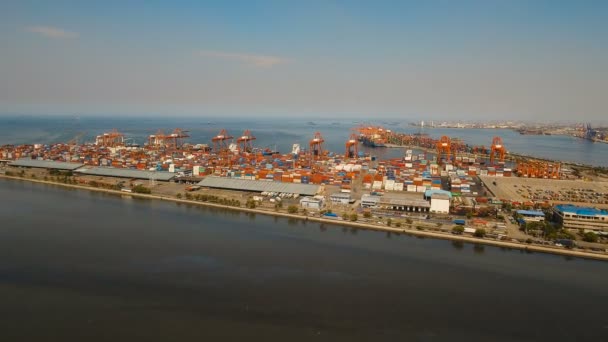 Vista aérea del puerto industrial de carga. Manila, Filipinas. — Vídeos de Stock