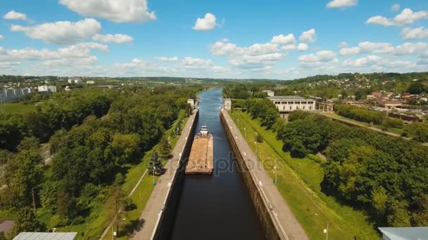 Gateway on the river. Sluice Gates. — Stock Video