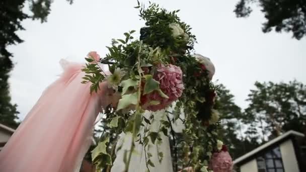 Ceremonie huwelijksboog. — Stockvideo