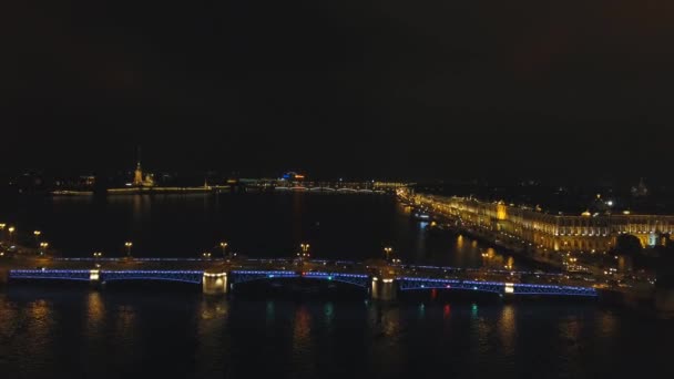 Città di notte con illuminazione — Video Stock