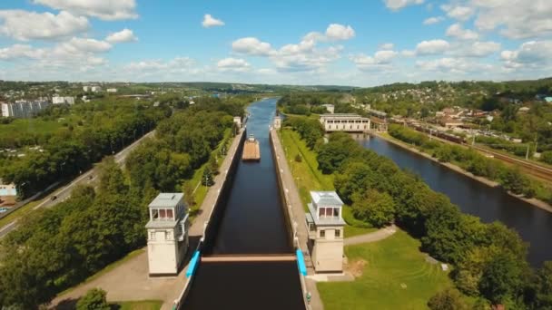 Gateway on the river. Sluice Gates. — Stock Video