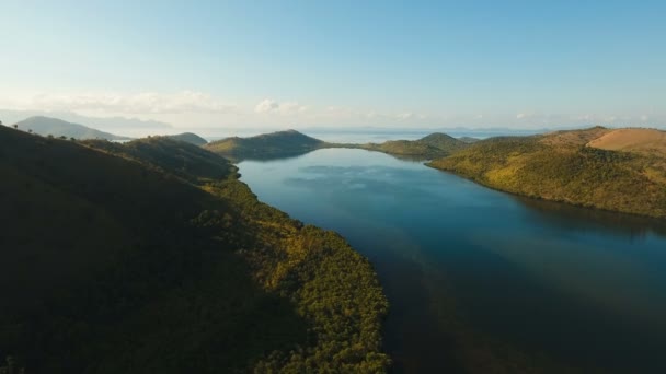 熱帯の風景、山、森林、ベイ。ブスアンガ、パラワン、フィリピン. — ストック動画