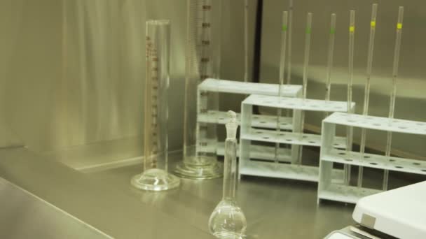 Wyposażenie laboratoryjne i medyczne. — Wideo stockowe