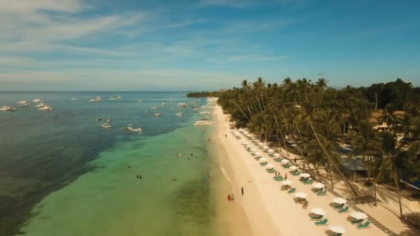 Vista aérea hermosa playa de Alona en una isla tropical Bohol. Filipinas. — Vídeo de stock