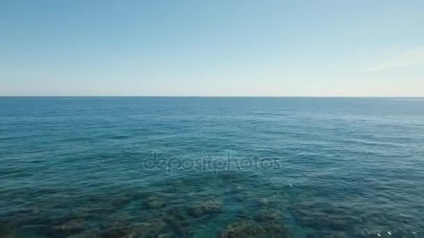 Vue aérienne de la surface de l'eau..